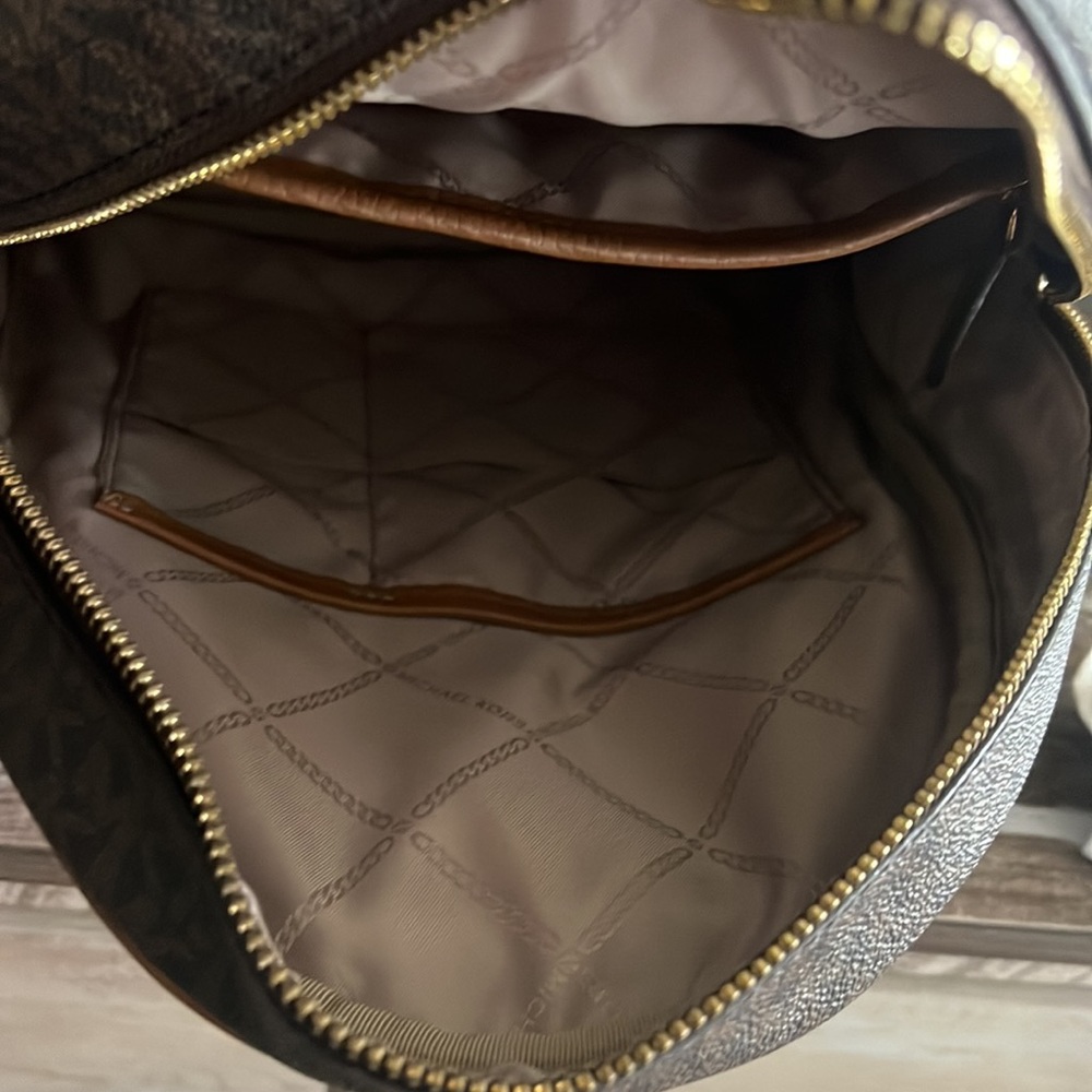 Michael kors signature back pack, very clean used only a few times - Picture 6 of 10